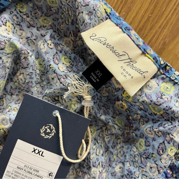 Universal Thread floral blouse blue - XXL. Nothing wrong with it just too big. - Picture 10 of 10